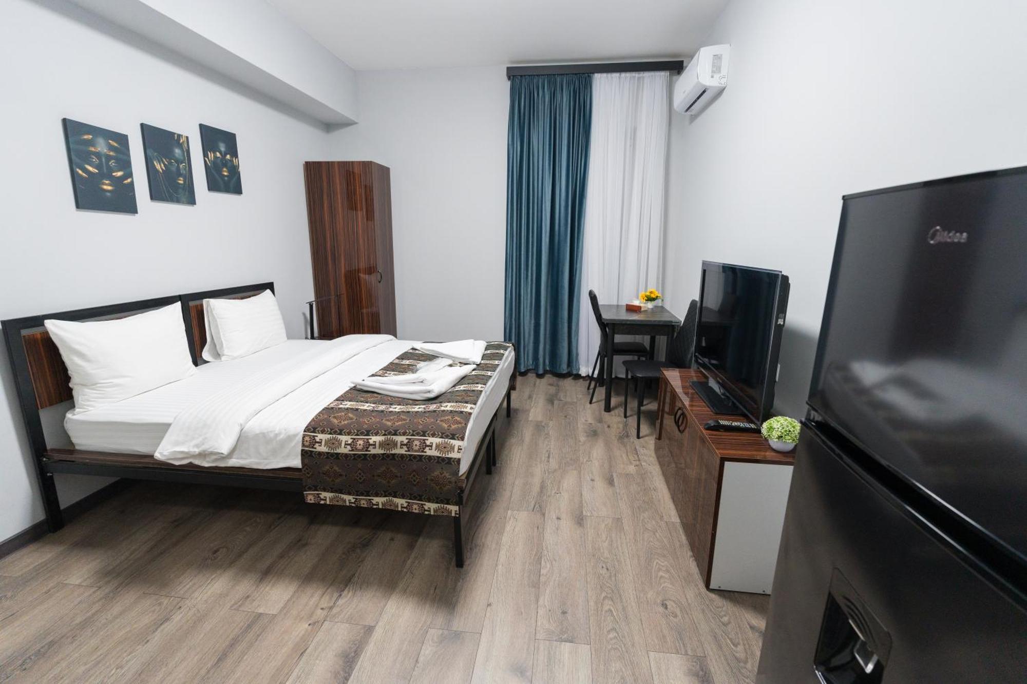 Gh Family Hotel エレバン エクステリア 写真