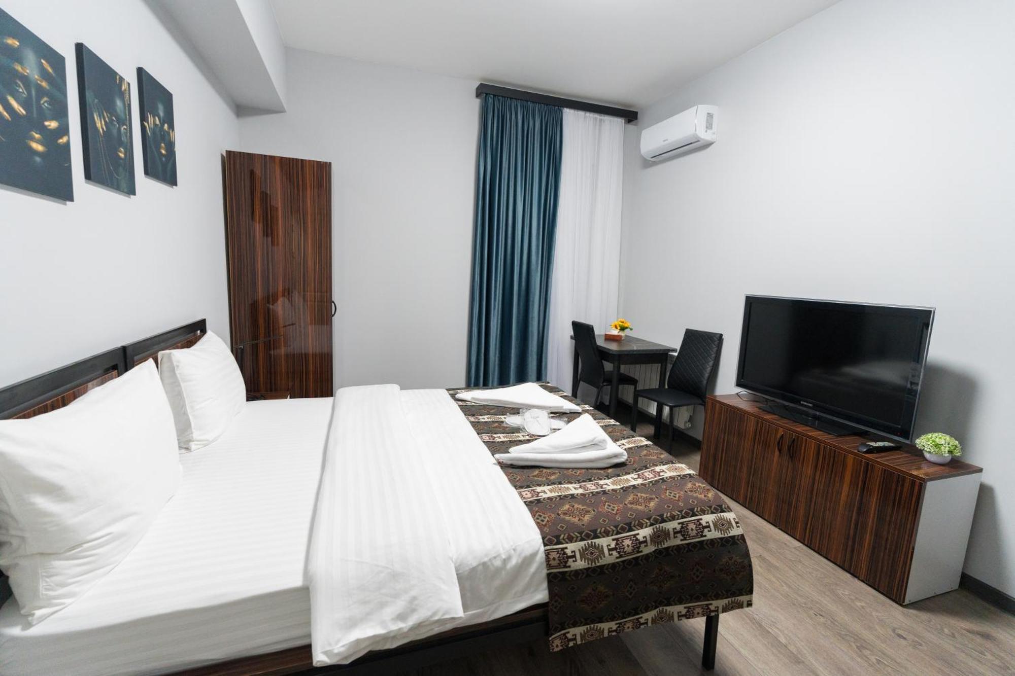 Gh Family Hotel エレバン エクステリア 写真